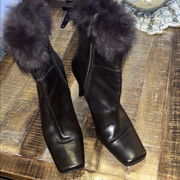 Karen Scott Dark Brown Fur-Trimmed Heeled Boots - Picture 3 of 4